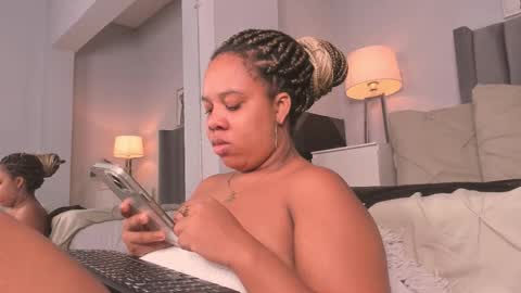 roxie reyes  online show from September 2025 02:01:01 AM