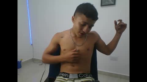 yissus_20 online show from April 2026 04:11:02 PM