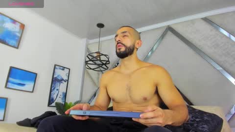 Snapshot of yiyo10_ chatting on January 2025 04:04:01 AM Yiyo online show from January 2025 04:04:01 AM