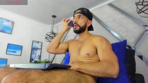 Snapshot of yiyo10_ chatting on January 2025 11:06:01 AM Yiyo online show from January 2025 11:06:01 AM