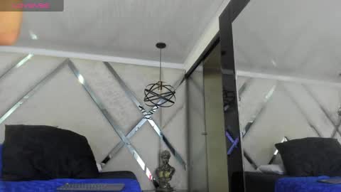 Snapshot of yiyo10_ chatting on January 2025 10:28:02 AM Yiyo online show from January 2025 10:28:02 AM