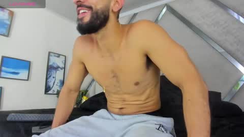 Snapshot of yiyo10_ chatting on January 2025 04:29:01 AM Yiyo online show from January 2025 04:29:01 AM