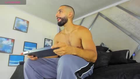 Snapshot of yiyo10_ chatting on January 2025 02:28:02 PM Yiyo online show from January 2025 02:28:02 PM