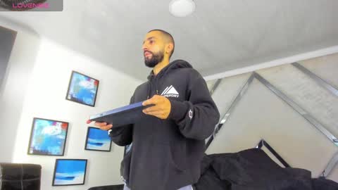 Snapshot of yiyo10_ chatting on February 2025 04:06:01 AM Yiyo online show from February 2025 04:06:01 AM