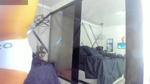 Snapshot of yiyo10_ chatting on February 2025 10:08:02 AM Yiyo online show from February 2025 10:08:02 AM