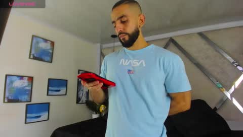 Snapshot of yiyo10_ chatting on February 2025 04:43:01 AM Yiyo online show from February 2025 04:43:01 AM