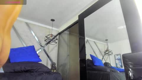 Snapshot of yiyo10_ chatting on February 2025 10:37:02 AM Yiyo online show from February 2025 10:37:02 AM