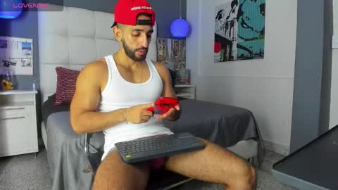 Snapshot of yiyo10_ chatting on October 2025 09:37:02 PM Yiyo online show from October 2025 09:37:02 PM