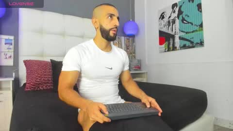 Snapshot of yiyo10_ chatting on October 2025 08:29:01 PM Yiyo online show from October 2025 08:29:01 PM