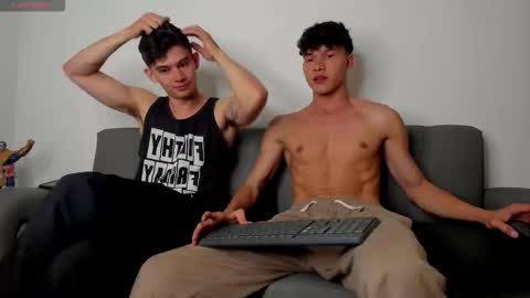 yizus_bonz online show from December 2025 11:23:02 PM