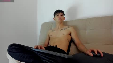 yizus_bonz online show from April 2026 11:29:01 PM