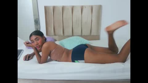 yizz_laan online show from February 2026 12:19:02 AM