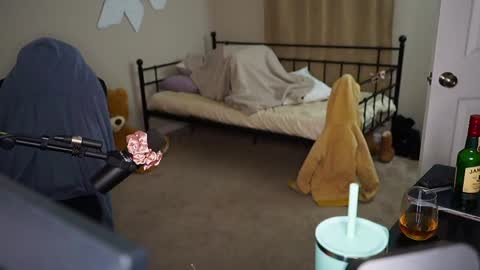 Snapshot of ynaong chatting on January 2025 08:10:02 AM Palmela Handerson online show from January 2025 08:10:02 AM