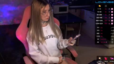     online show from December 2024 02:01:02 AM