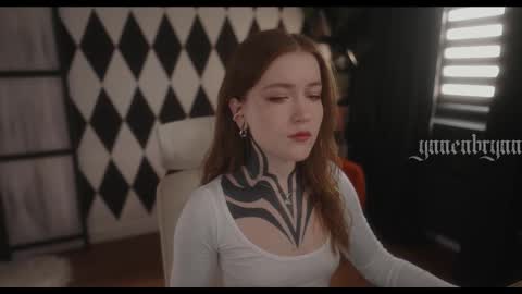 Snapshot of ynnenbrynn chatting on October 2025 06:44:01 AM ynnenbrynn online show from October 2025 06:44:01 AM