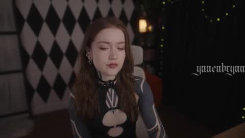 Snapshot of ynnenbrynn chatting on October 2025 04:54:01 AM ynnenbrynn online show from October 2025 04:54:01 AM