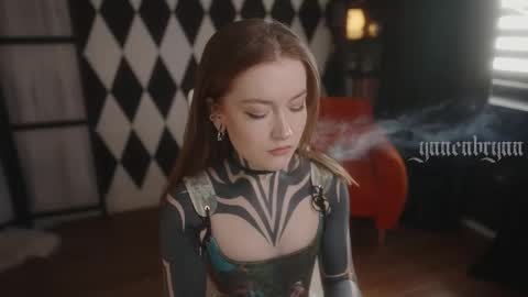 Snapshot of ynnenbrynn chatting on October 2025 07:40:02 AM ynnenbrynn online show from October 2025 07:40:02 AM