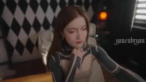 Snapshot of ynnenbrynn chatting on October 2025 06:36:01 AM ynnenbrynn online show from October 2025 06:36:01 AM