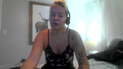 Snapshot of yogimilflover chatting on September 2025 03:16:01 PM Yogiblondebangme online show from September 2025 03:16:01 PM