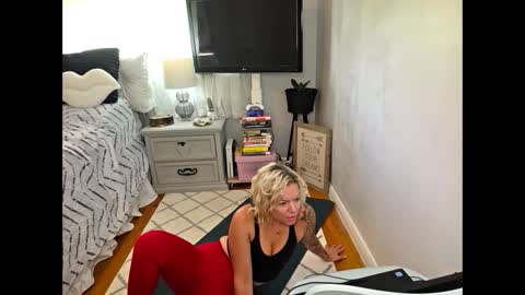 Yogiblondebangme online show from October 2025 03:31:01 PM