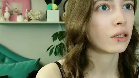 Snapshot of yoka_paradoxxx chatting on May 2026 09:15:02 AM yoka_paradoxxx online show from May 2026 09:15:02 AM