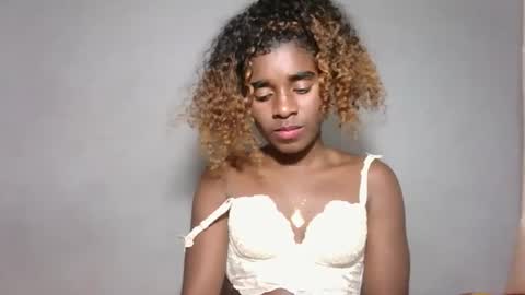 Snapshot of yolandrina05 chatting on October 2025 12:32:01 AM yolandrina05 online show from October 2025 12:32:01 AM