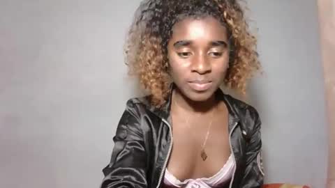 Snapshot of yolandrina05 chatting on October 2025 01:00:02 PM yolandrina05 online show from October 2025 01:00:02 PM