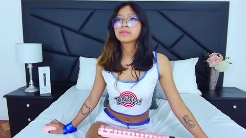 Snapshot of yommi_winx chatting on January 2025 02:43:02 AM Yommi Winx online show from January 2025 02:43:02 AM