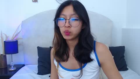 Snapshot of yommi_winx chatting on February 2025 10:23:02 PM Yommi Winx online show from February 2025 10:23:02 PM