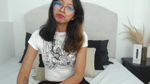 Snapshot of yommi_winx chatting on February 2025 01:32:02 AM Yommi Winx online show from February 2025 01:32:02 AM