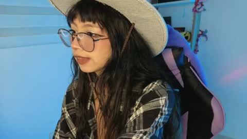 Snapshot of yommi_winx chatting on April 2026 12:28:01 AM Yommi Winx online show from April 2026 12:28:01 AM