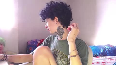 Little Mike Independent model online show from November 2025 08:42:02 PM