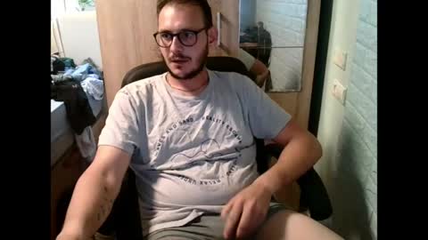 Snapshot of younromki chatting on June 2026 03:01:02 PM A... online show from June 2026 03:01:02 PM