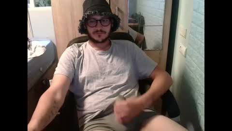 Snapshot of younromki chatting on June 2026 07:19:01 AM A... online show from June 2026 07:19:01 AM