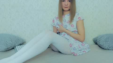 Snapshot of your_caramelka chatting on January 2025 07:52:02 AM Lily online show from January 2025 07:52:02 AM