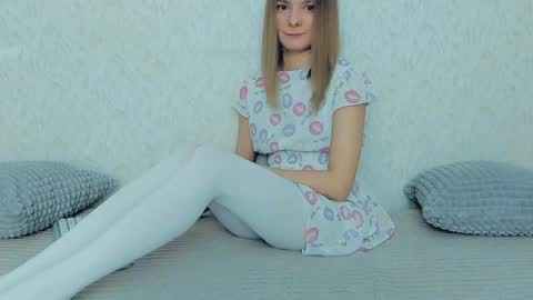 Snapshot of your_caramelka chatting on January 2025 09:28:02 AM Lily online show from January 2025 09:28:02 AM