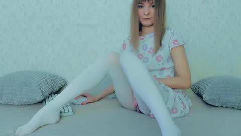 Snapshot of your_caramelka chatting on March 2025 06:12:02 AM Lily online show from March 2025 06:12:02 AM
