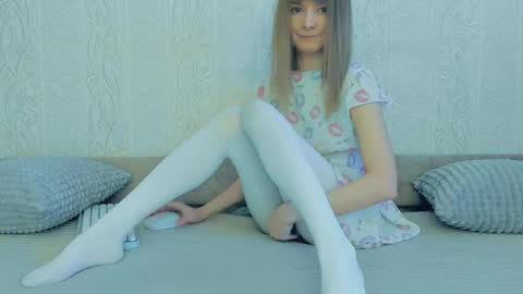 Snapshot of your_caramelka chatting on March 2025 03:50:01 AM Lily online show from March 2025 03:50:01 AM