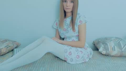 Lily online show from October 2025 04:33:01 AM