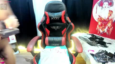 Snapshot of your_dreamasian chatting on September 2025 11:39:02 PM YourSeductiveWife online show from September 2025 11:39:02 PM