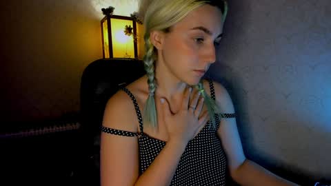 Cora online show from December 2024 06:01:02 PM