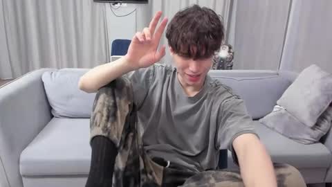 your_shy_guy online show from January 2025 02:00:01 PM