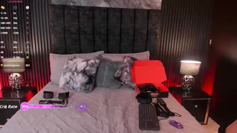 Danna  online show from November 2025 05:02:02 PM