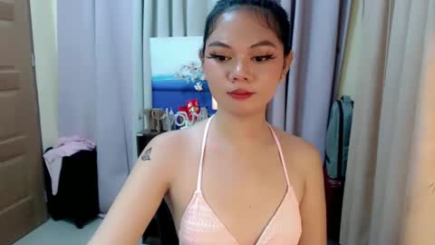 Snapshot of yourangelictransgirl chatting on December 2024 06:28:01 PM Hi its me Yna online show from December 2024 06:28:01 PM