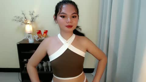 Snapshot of yourangelictransgirl chatting on February 2025 05:16:01 PM Hi its me Yna online show from February 2025 05:16:01 PM