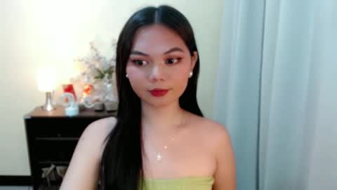 Snapshot of yourangelictransgirl chatting on March 2025 12:19:02 PM Hi its me Yna online show from March 2025 12:19:02 PM