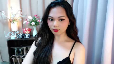 Snapshot of yourangelictransgirl chatting on September 2025 12:19:01 PM Hi its me Yna online show from September 2025 12:19:01 PM