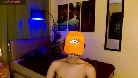 yourasiancarl online show from December 2025 12:23:02 PM