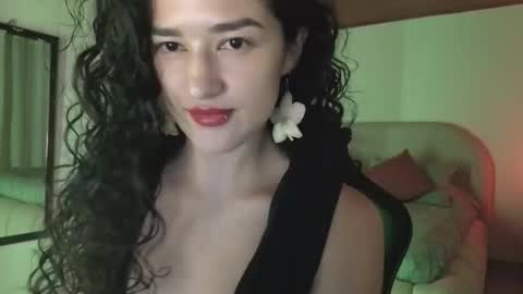 yourdreamgirl2025 online show from May 2026 11:42:01 PM