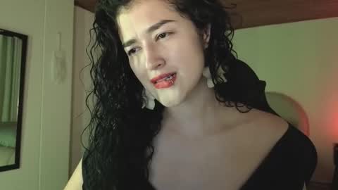 yourdreamgirl2025 online show from May 2026 11:33:02 PM